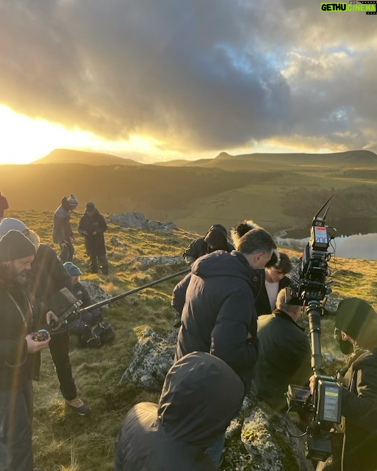 Carole Richert Instagram - Fin de tournage en Auvergne… En route vers un autre … Merci à @adrenaline_prod et @didierbivel pour cette aventure «  mouillée »( il a tant plu!) intense, mais belle, des images d’une grande beauté et un joli film à venir 😘 #tournage #francetelevisions #auvergne #viedactrice