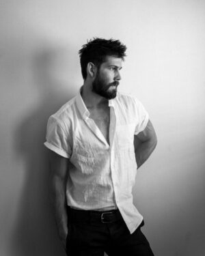 Casey Deidrick Instagram - Alexa, do the dishes. 📸: @brennenmcmurray