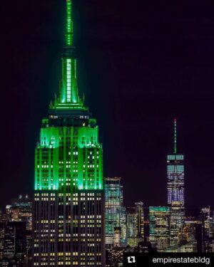 Casey Patterson Instagram - What she said. @empirestatebldg danced with us tonight. 115M raised for #NewYorkCity ‘s most vulnerable humans TONIGHT. If you can, give. If you need help, reach out. We’re here #NYC. We ♥️ you. @robinhoodnyc