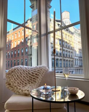 Casey Patterson Instagram - Perched. And no, I am not ready to give up these blankets. I can’t quit you chunky winter friend. And thankyou @rosewoodlondon @rebeccahscotter  @michaelbonsor  for these champagne flutes that remind me of many manor house holidays. 🌲🥂