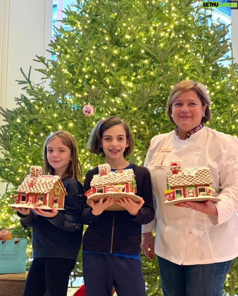 Casey Patterson Instagram - Sweet Holiday Highlight & sincerest thank you to @foodnetwork #gingerbread-goddess @chefgreeley for sharing a little of her magic with us! 👩🏻‍🍳⭐