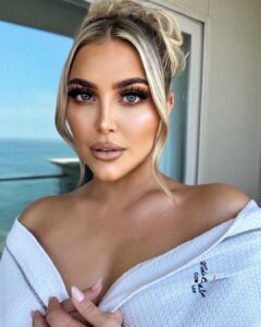 Cassandra Scerbo Instagram - -> swipe for a cute little video ☺️ Glam by the one & only @nicholerayartistry ✨