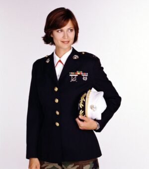 Catherine Bell Instagram - Lt. Col. Mackenzie 🌟 JAG 
Any one have a guess why I’m wearing fatigue uniform on the bottom half?? Comment below !! ⬇️⬇️⬇️

#fbf #JAG @cbstv @paramountpics