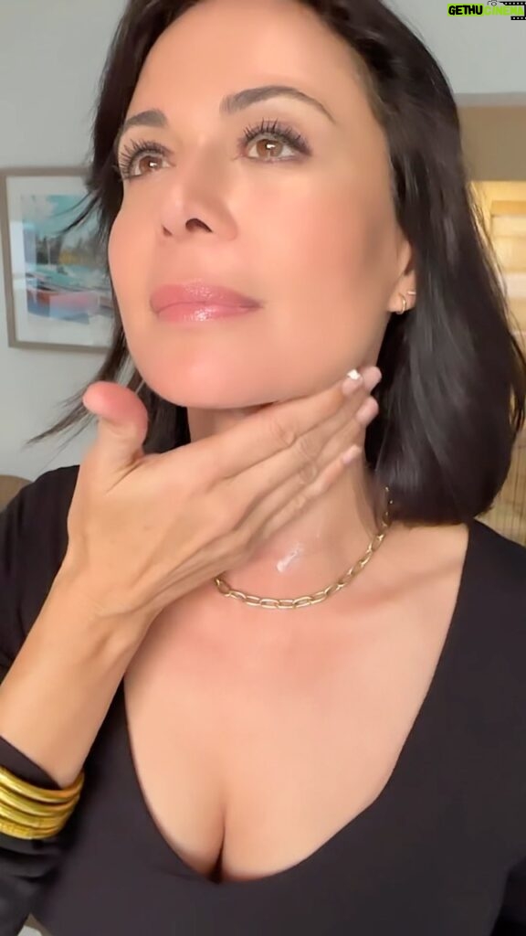 Catherine Bell Instagram - The RIGHT way to apply firming neck cream! 💗 @everliving.beauty #firming #neckcream #beauty #antiaging #skincare