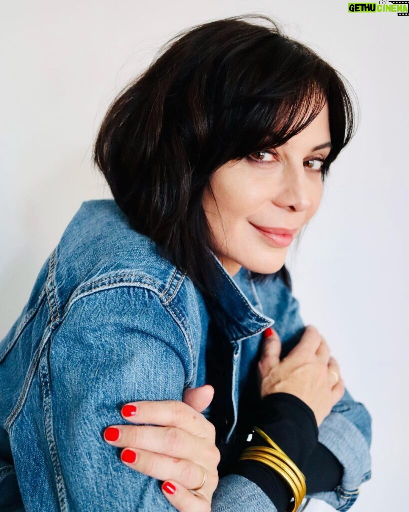 Catherine Bell Instagram - …be my Valentine 💌 @tina_turnbow #denim #rednails #valentinesnails #valentines