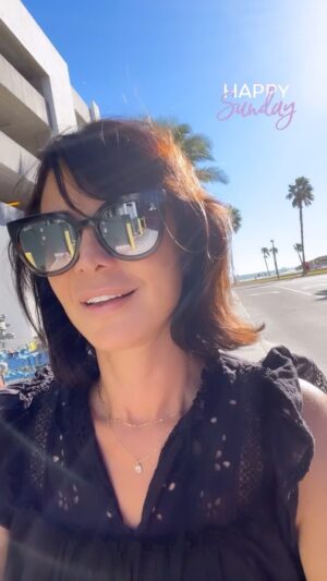 Catherine Bell Instagram - Happy Sunday!! ❤️