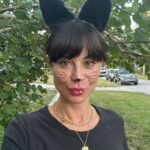 Catherine Bell Instagram - Hope everyone’s having a great Halloween! 😻 (yes, this is my quote I didn’t have time to do a proper costume“ costume!! 🤷🏻‍♀️) still having fun! 🎃🖤🧡