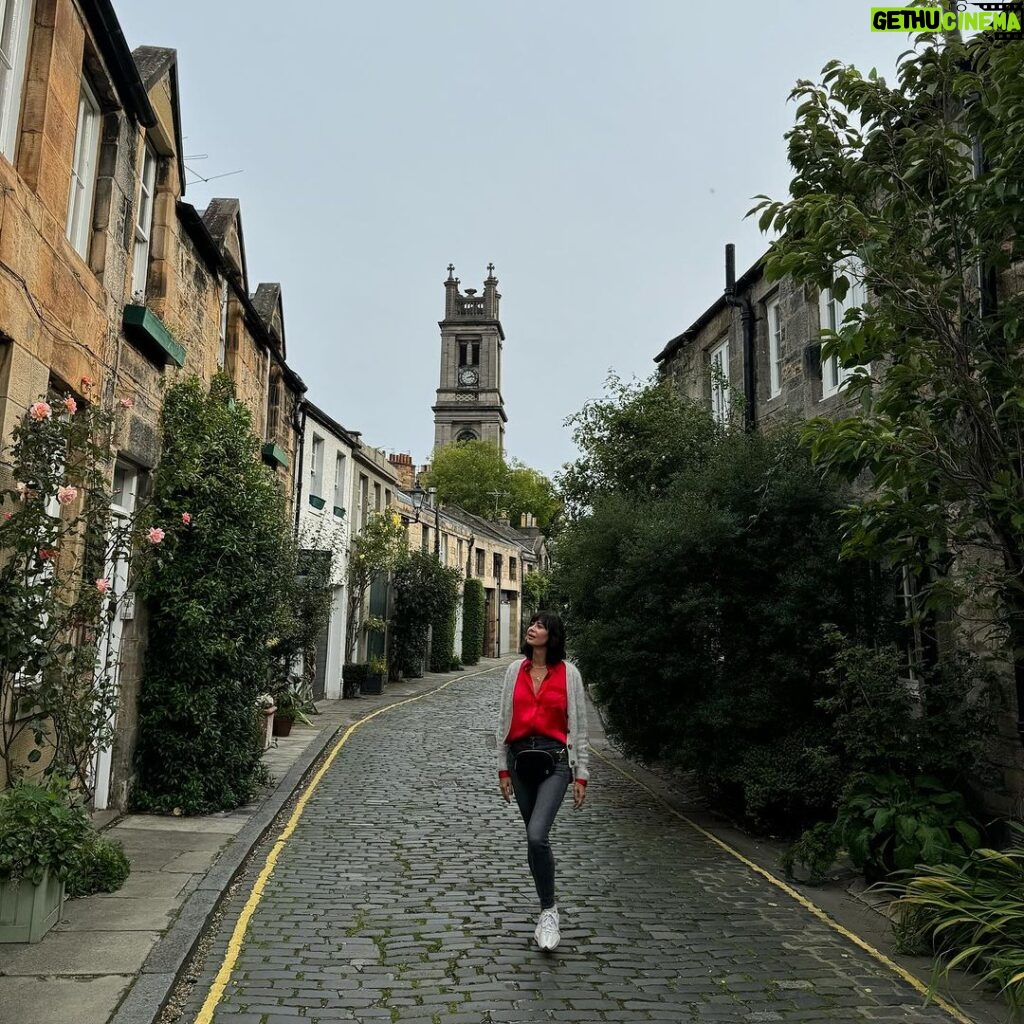 Catherine Bell Instagram - Circus Lane, Edinburgh 💐🌷🍃 Edinburgh Scotland