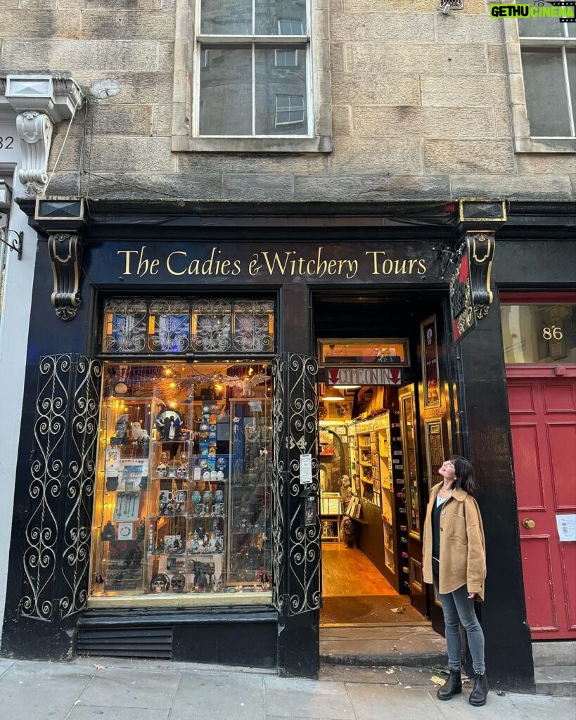 Catherine Bell Instagram - Looks like I came to the right place 🧙💫 . . #goodwitch @hallmarkchannel Edinburgh Scotland