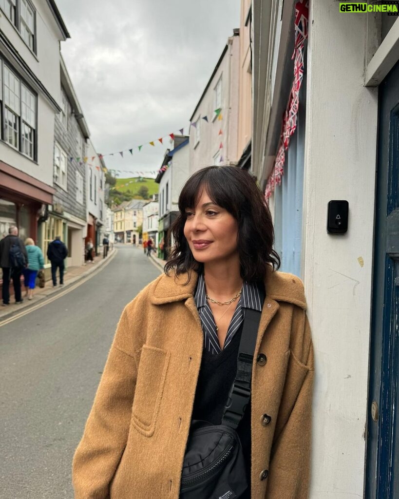 Catherine Bell Instagram - It’s the doors for me 💙 Totnes, Devon 🇬🇧