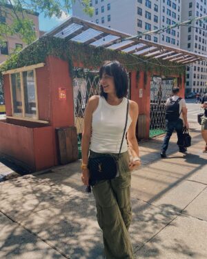 Catherine Bell Instagram - Last day of this trip around the sun ☀️ 

#birthdaygirl #grateful #nyc