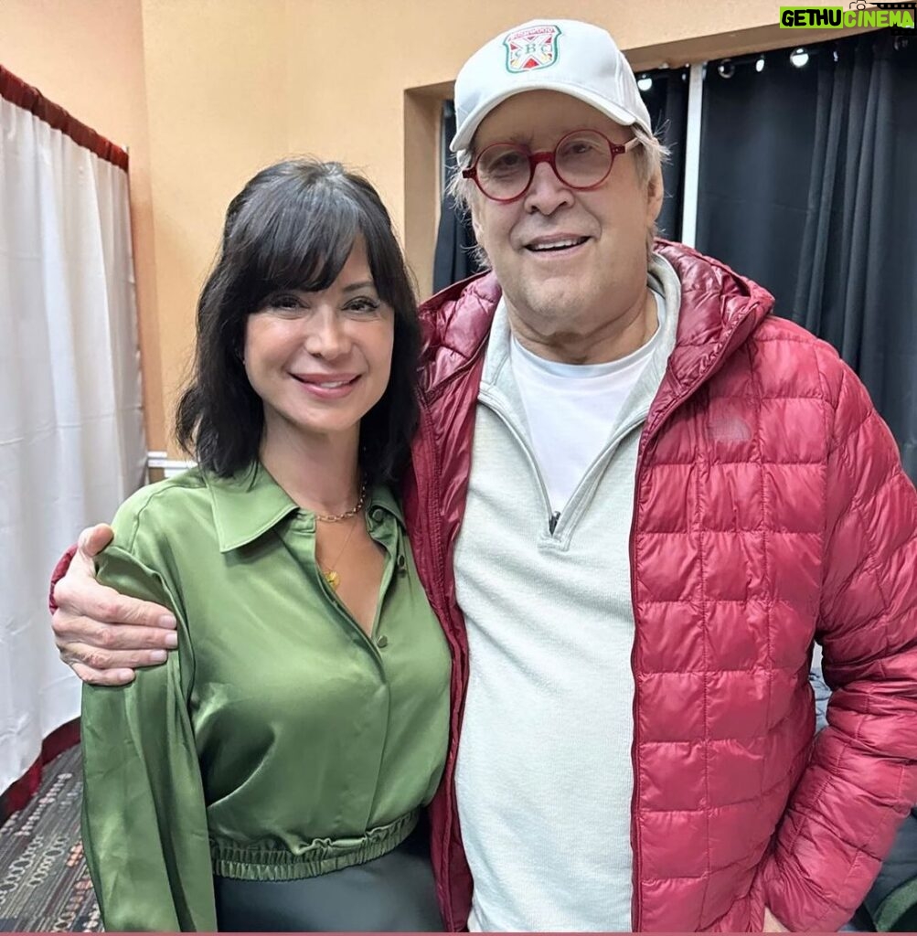 Catherine Bell Instagram - Fangirl moment!!! Mr. Chevy Chase! And so many other great people I’ve had a chance to meet here! ❤️🎄🫶🏼 #christmascon2023 @thats4ent ❤️ And yes that’s a custom made Pop! Bobble head Cassie doll!! 🤯😍