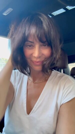 Catherine Bell Instagram - 30 second early morning car makeup! 
I always keep a few basics in my purse: cream blush, mascara & lipgloss (a few colors!). Then when I’m late for my kids sports at 7am.. I’m still covered! 😉

Blush: Merit cream blush in “Beverly Hills”
 & a pop of Ilia Multi stick (for cheeks, eyes or lips!) color: “Dear Ruby”

Mascara: Maybelline SkyHigh Lash Sensation in Very Black

Gloss: Kosas Wet gloss in “Malibu” 
❤️❤️❤️
#makeuptutorial #beauty #momlife #sportsmom #easymakeup
