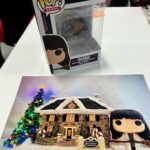Catherine Bell Instagram - Fangirl moment!!! Mr. Chevy Chase! And so many other great people I’ve had a chance to meet here! ❤️🎄🫶🏼 #christmascon2023 @thats4ent ❤️ And yes that’s a custom made Pop! Bobble head Cassie doll!! 🤯😍