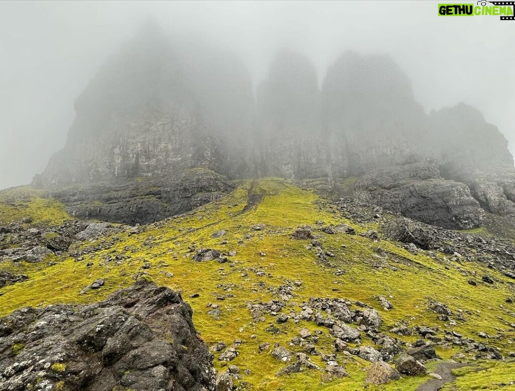 Catherine Bell Instagram - Simply magical ✨ #oldmanofstorr #isleofskye #scotland #highlands @gemmma.bell