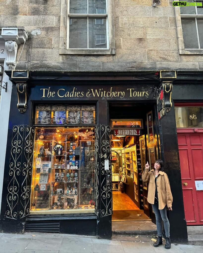 Catherine Bell Instagram - Looks like I came to the right place 🧙💫 . . #goodwitch @hallmarkchannel Edinburgh Scotland