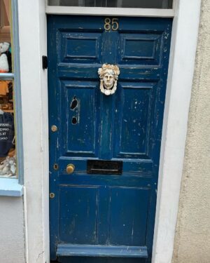 Catherine Bell Instagram - It’s the doors for me 💙
Totnes, Devon 🇬🇧