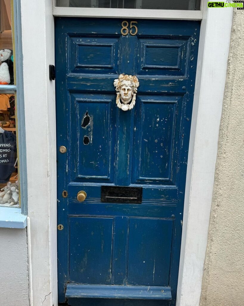 Catherine Bell Instagram - It’s the doors for me 💙 Totnes, Devon 🇬🇧
