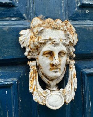 Catherine Bell Instagram - It’s the doors for me 💙
Totnes, Devon 🇬🇧
