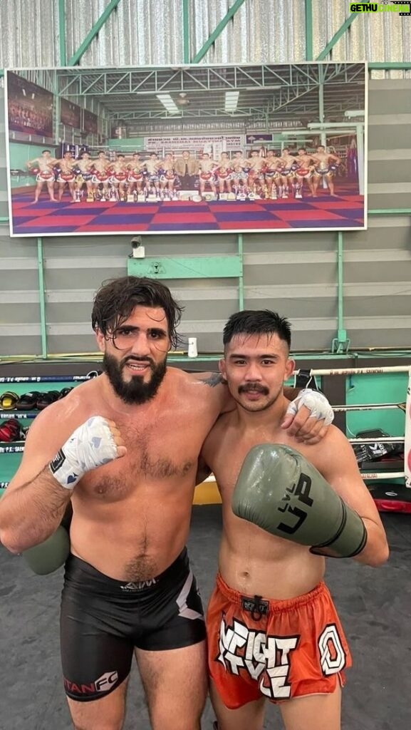 Charlie Decca Instagram - Great sparring with this killer @prajanchai_pk @p.k.saenchaimuaythaigym