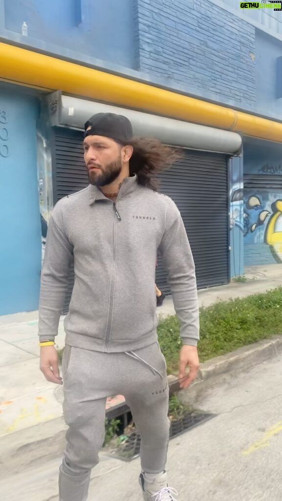 Charlie Decca Instagram - @onewheel shredding through dade county with @gamebredfighter , if you haven’t shredded on one wheel what you waiting for 🏂x🛹 Wynwood Walls