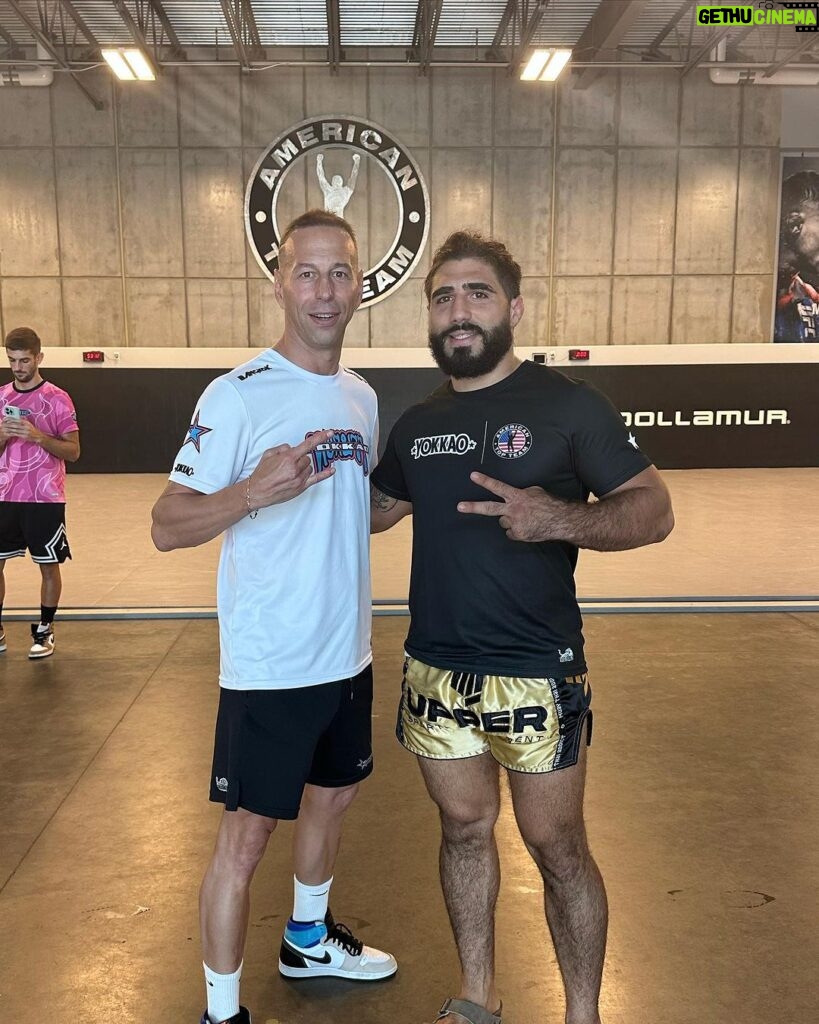 Charlie Decca Instagram - @yokkao and @philip__villa brought the one and only legend 🤯🇹🇭@saenchaithailand to 🇺🇸@americantopteam today for a sweet muay thai seminar...sawadi caaaap