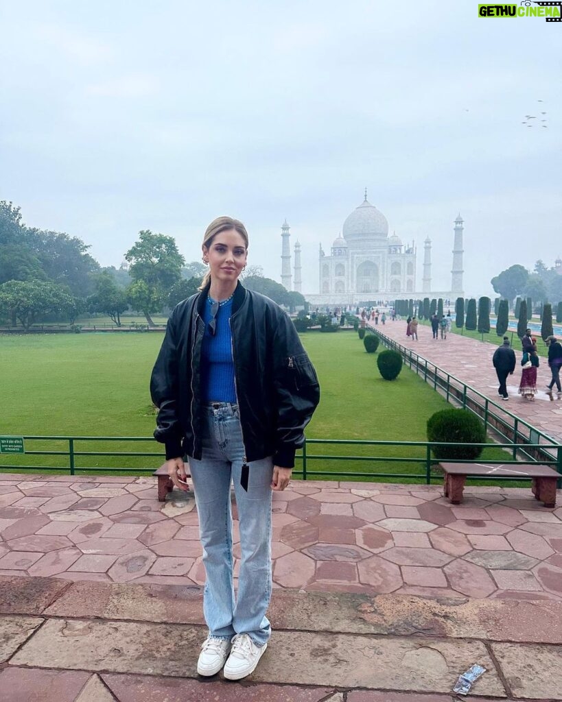 Chiara Ferragni Instagram - India day 8: Taj Mahal and Agra to end this beautiful indian trip 🥹 Taj Mahal, Agra, India