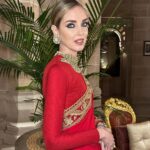 Chiara Ferragni Instagram - Wearing a Sari and jewels made by @sabyasachiofficial ❤️✨ For this special night in Jodhpur I wanted to celebrate India’s amazing culture and history. Wearing the sari was such a special experience. Sabyasachi sent two wonderful women who helped me get dressed while they explained the rich history and craft behind this incredible garment 🙏 I'm so proud to wear it 💪 #SuppliedBy #Sabyasachi Umaid Bhawan Palace, Jodhpur