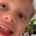 Chiara Ferragni Instagram - Leone ha voluto realizzare un video per salutare la casa in cui è cresciuto in questi 5 anni, il luogo in cui tutti i suoi ricordi verranno custoditi. Dai primi passi, ai giorni in lockdown fino all’arrivo della sorellina. È un piccolo creativo come il suo papà ❤️ Mi dice di chiedervi se vi è piaciuto il video 😄 Fatemi sapere