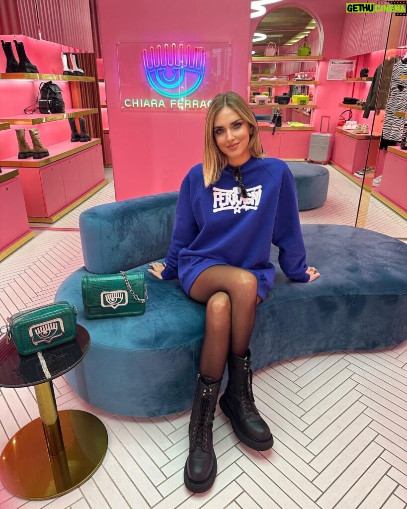 Chiara Ferragni Instagram - Today is @chiaraferragnibrand big event day in Roma for the official opening of the store 🥹🥹🥹 Rome, Italy