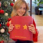 Chiara Ferragni Instagram - Video ASMR per mostrarvi tutti i pezzi della mia nuova collezione di Natale in limited edition @chiaraferragnibrand x @pigna 😍✨ Potete acquistare questa box super speciale solo sul mio sito e nello store Chiara Ferragni di Roma 🎁 #adv #pigna