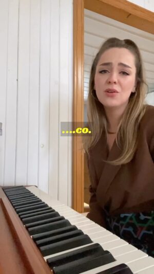 Chloée Deblois Instagram - Un de mes vieux succès remasterisé
#touchant #parolière