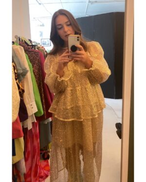 Chloée Deblois Instagram - Behind the scene d’un rêve pour le @magazine_vero 🎉

Direction artistique: Marie-Michèle Leduc @mariemichele_leduc 
Rédactrice en cheffe Théo Dupuis Carbonneau @theo_dc 
Direction mode: Sophie St-Laurent @sostlo 
Photographe: Marjorie Guindon @marjorieguindon_photographe 
Stylisme: Vanessa Giroux @vangiroux 
Mise en beauté: Alper Sisters @alpersisters 
Coordonnatrice: Claudia Guy @claudiaguy