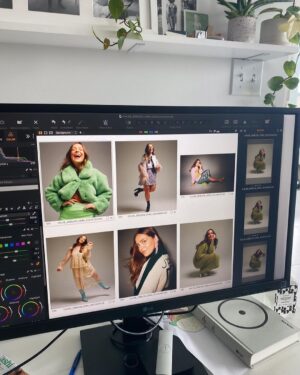Chloée Deblois Instagram - Behind the scene d’un rêve pour le @magazine_vero 🎉

Direction artistique: Marie-Michèle Leduc @mariemichele_leduc 
Rédactrice en cheffe Théo Dupuis Carbonneau @theo_dc 
Direction mode: Sophie St-Laurent @sostlo 
Photographe: Marjorie Guindon @marjorieguindon_photographe 
Stylisme: Vanessa Giroux @vangiroux 
Mise en beauté: Alper Sisters @alpersisters 
Coordonnatrice: Claudia Guy @claudiaguy
