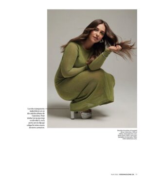 Chloée Deblois Instagram - Ma tite face de pense bonne s’est frayée une place dans le @magazine_vero pour l’édition des fêtes!!!! 
Dispo en ligne et kiosqueee!🎉🎉🎉

Un shoot rêvé avec la best équipe!!!

Direction artistique: Marie-Michèle Leduc @mariemichele_leduc 
Rédactrice en cheffe Théo Dupuis Carbonneau @theo_dc 
Direction mode: Sophie St-Laurent @sostlo 
Photographe: Marjorie Guindon @marjorieguindon_photographe 
Stylisme: Vanessa Giroux @vangiroux 
Mise en beauté: Alper Sisters @alpersisters 
Coordonnatrice: Claudia Guy @claudiaguy