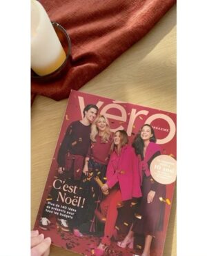 Chloée Deblois Instagram - Ma tite face de pense bonne s’est frayée une place dans le @magazine_vero pour l’édition des fêtes!!!! 
Dispo en ligne et kiosqueee!🎉🎉🎉

Un shoot rêvé avec la best équipe!!!

Direction artistique: Marie-Michèle Leduc @mariemichele_leduc 
Rédactrice en cheffe Théo Dupuis Carbonneau @theo_dc 
Direction mode: Sophie St-Laurent @sostlo 
Photographe: Marjorie Guindon @marjorieguindon_photographe 
Stylisme: Vanessa Giroux @vangiroux 
Mise en beauté: Alper Sisters @alpersisters 
Coordonnatrice: Claudia Guy @claudiaguy