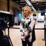 Chloë Grace Moretz Instagram - This was by far one of the best weekends of my life !! Thank you @williamsracing @williamsesports for having me to the Austin Grand Prix 🤯 I’m still giddy and seriously .. not gonna miss up a chance to join the pit crew ;)