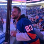 Chloë Grace Moretz Instagram - When in New York … ALWAYS make it to an @ny_islanders game. Thank you to the islanders for helping me show these guys my favorite sport with my favorite team :) LGI!!!! Only 2 days till #ThePeripheral is on Prime video :) October 21!!!! UBS Arena