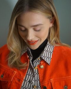 Chloë Grace Moretz Instagram - Oh what a night :) @nicolasghesquiere @louisvuitton @wmag @saramoonves #lynnhirschberg ❤️ 🌹