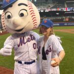 Chloë Grace Moretz Instagram - What a wildly fun day, thank you so much @mets for letting me throw out the first pitch!! It was a little left of center 😂 but I’ll keep training to get ready for that starting line up next season ⚾️ 💪