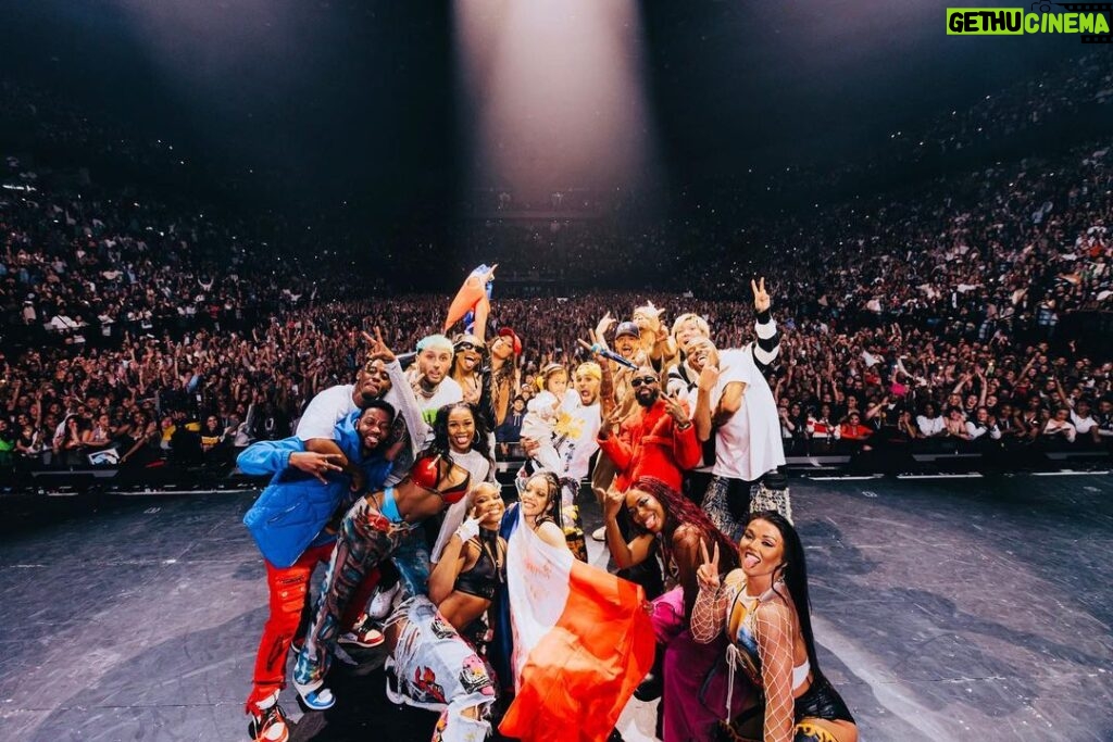 Chris Brown Instagram - LA FAMILIA #undertheinfluencetour PARIS ❤️❤️❤️❤️❤️! LAST SHOW! 🥹!!!! SEE YOU LATER !! NEVER GOODBYE 🙏🏽❤️. JUST WANNA THANK EVERYONE WHO MADETHIS TOUR POSSIBLE !!!!! NOT A TEAM !!! A FAMILY! ❤️