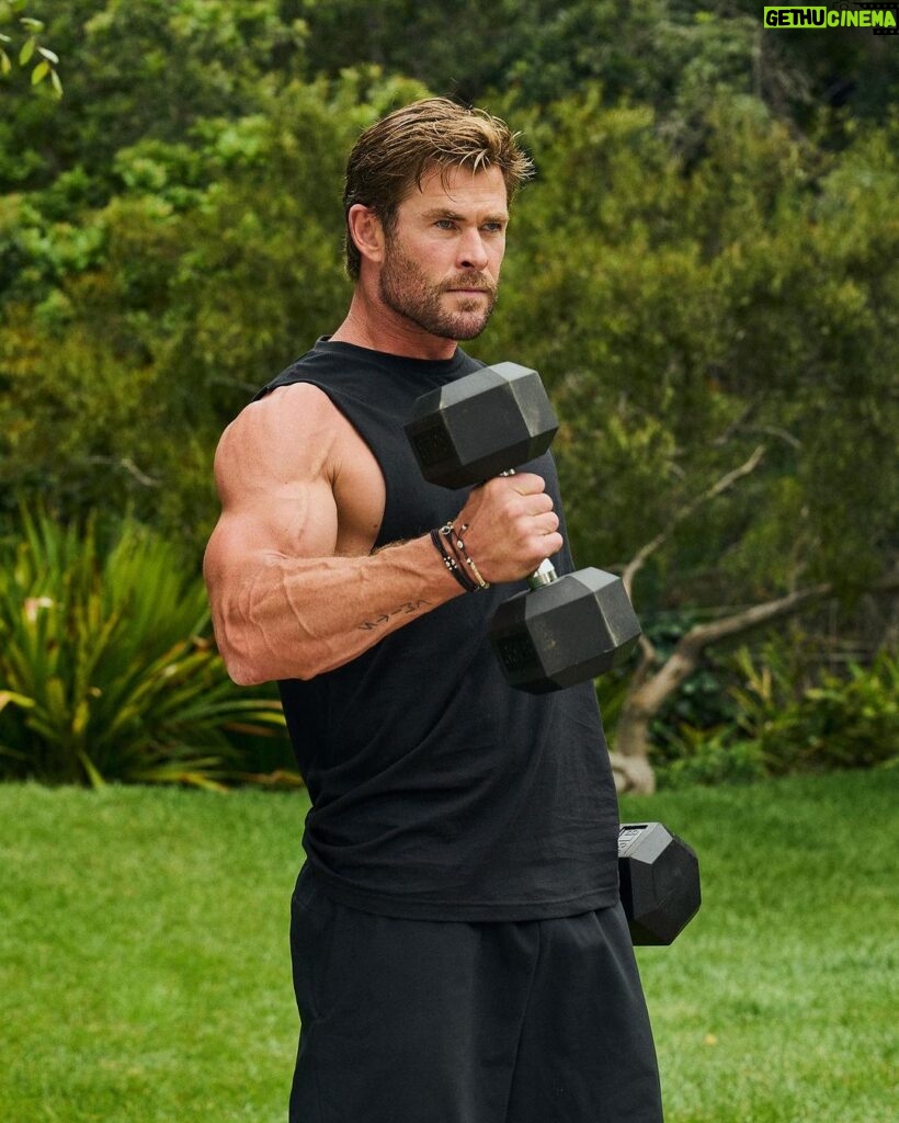 Chris Hemsworth Instagram - Get active with this 20 minute upper body blast with the @centrfit strength equipment 💪🏻 Push up w/ handles 25 reps Banded lateral raise x 12 reps Rest 40-60 sec x 4 sets Standing hammer curls 12 reps (each arm) Battle rope 50 reps Rest 40-60 seconds x 4 sets Plank hold 1 minute Rest 30 sec x 3 sets Save up to 25% on Centr digital coaching & strength equipment.