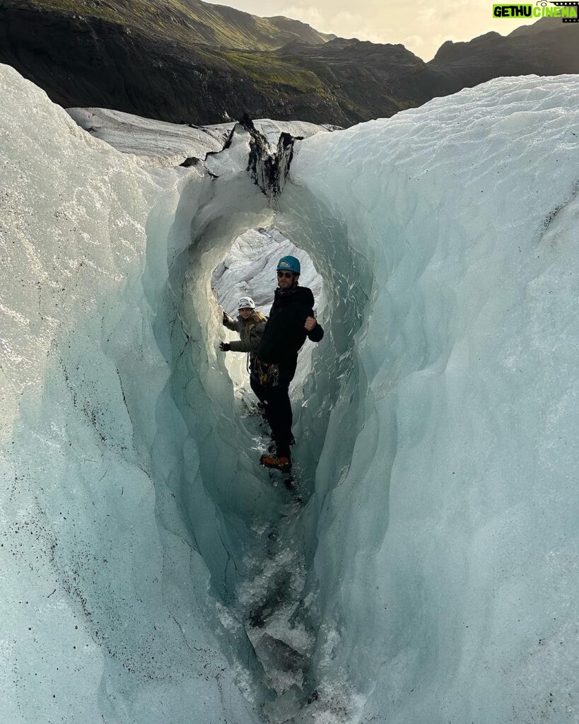 Chris Hemsworth Instagram - A little Icelandic adventure with my girl ❤️ 🧊@glacierencounter