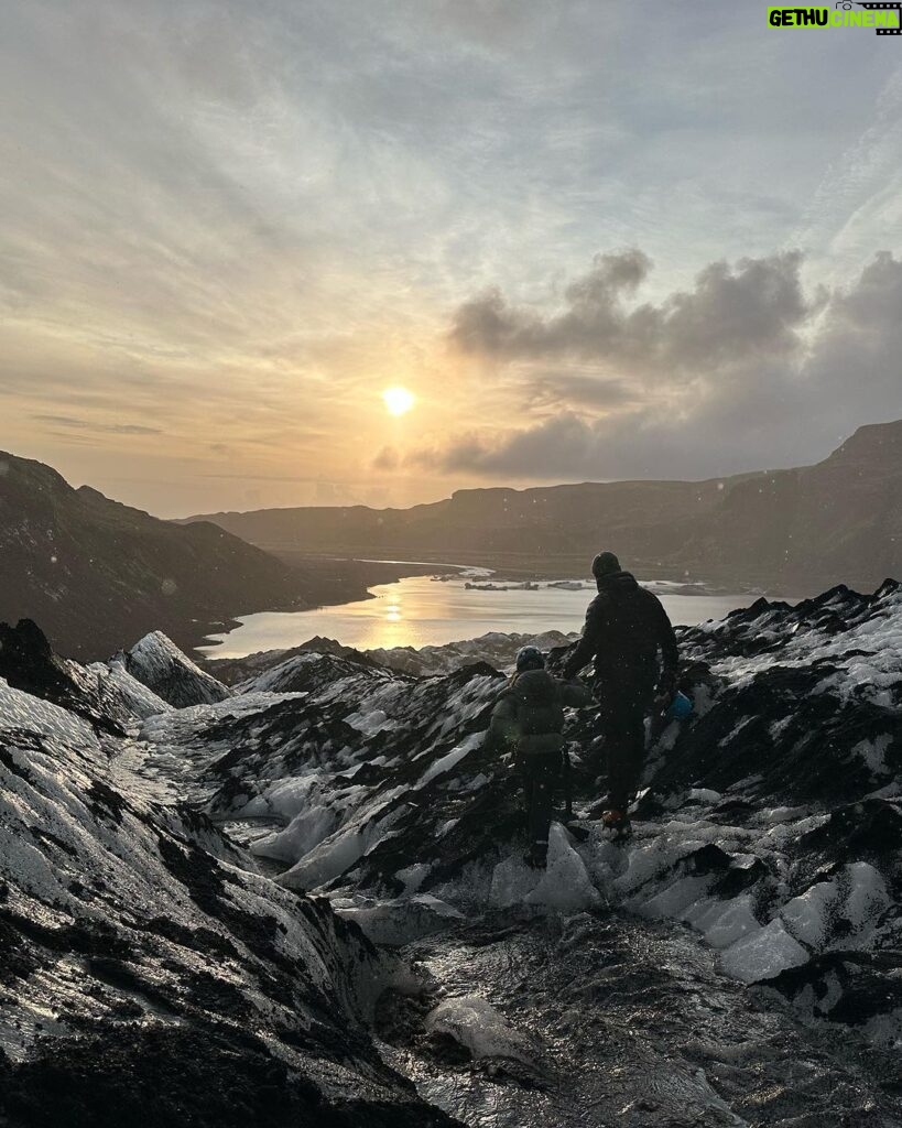 Chris Hemsworth Instagram - A little Icelandic adventure with my girl ❤️ 🧊@glacierencounter