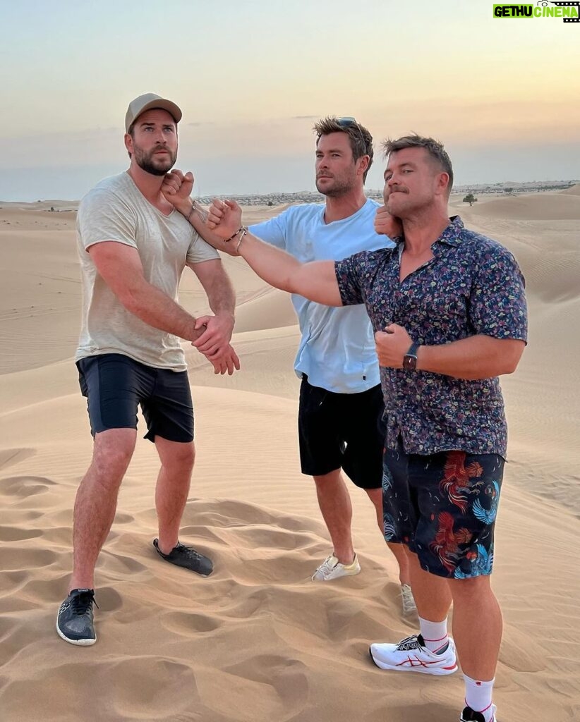 Chris Hemsworth Instagram - A few snaps from an epic family trip to #abudhabi @lukemun @hemsworthluke @liamhemsworth @visitabudhabi