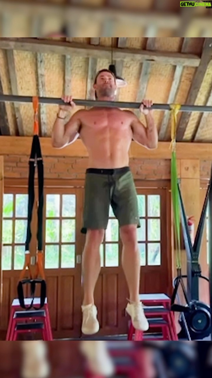 Chris Hemsworth Instagram - Good little session. Finishing it strong with some core 💪