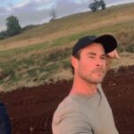 Chris Hemsworth Instagram - Sunset flights with the kids 🤙