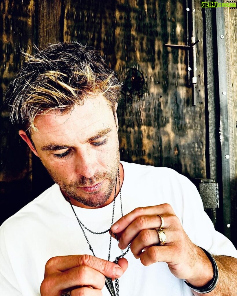 Chris Hemsworth Instagram - This is my @leebrennandesign appreciation post! The man crafts the most unique hand made Australian owned furniture and jewellery that’ll bring out the gollum in all of us! Thanks for the Xmas goodies @leebrennandesign !