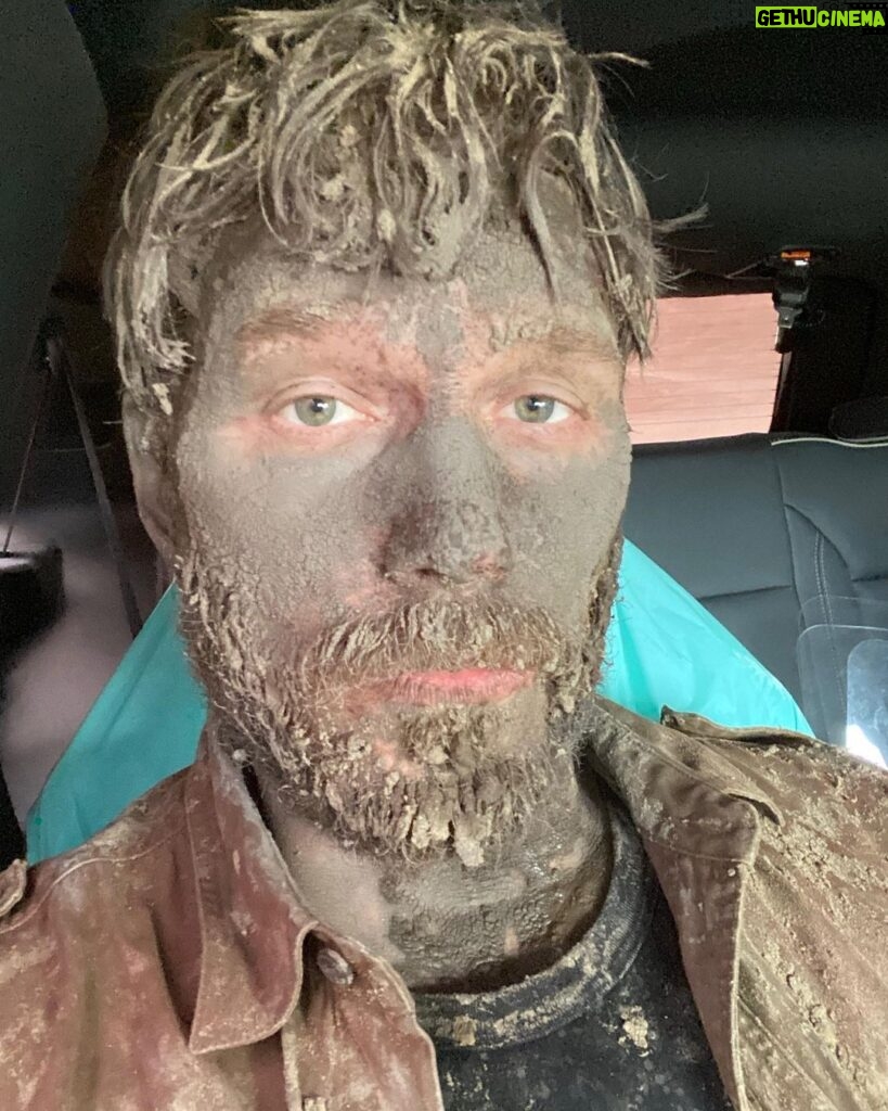 Chris Pratt Instagram - Mud masks only in 2023 #throwback @terminallistpv