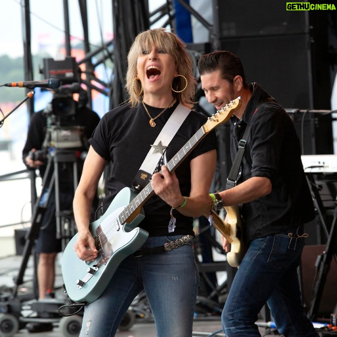 Chrissie Hynde Instagram – Today @fender announces a new guitar model ...